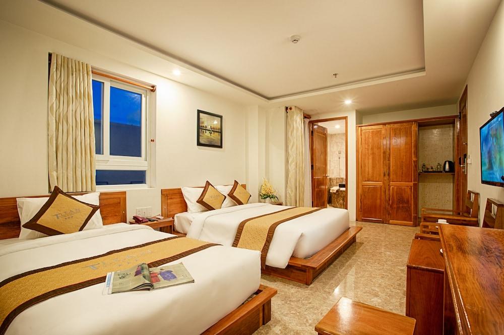 Titan Hotel Da Nang Exterior photo