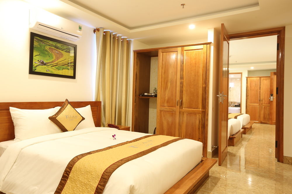 Titan Hotel Da Nang Exterior photo